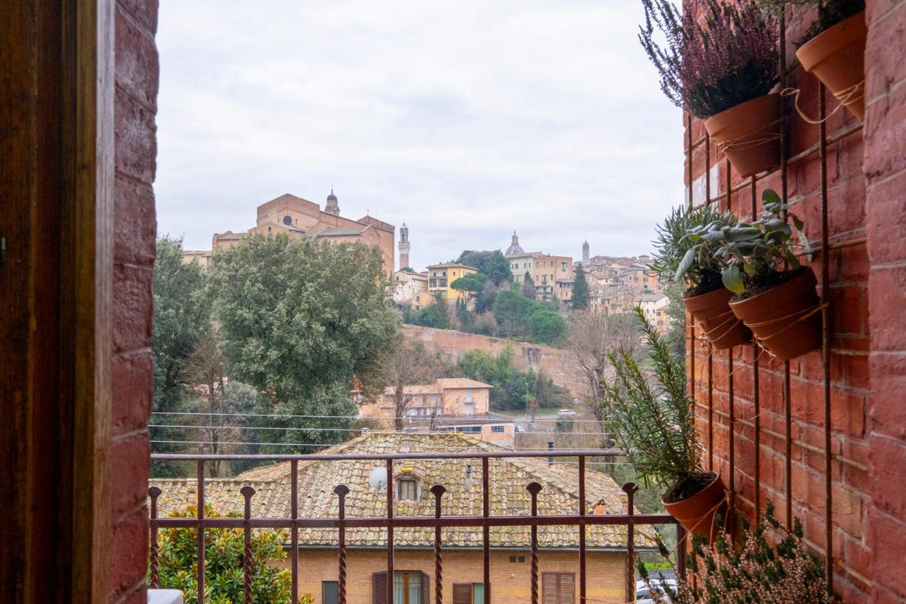 My Honeyed Corner Apartment Siena Exterior photo